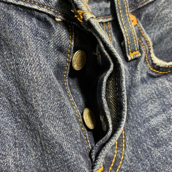 LEVIS 501 T - DISTRESSED JEANS SIZE W28 L26 - EUC - Picture 4 of 8